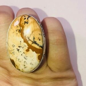 GORGEOUS HONEY JASPER LARGE OVAL STONE. 925 SILVER RING SIZE 7 NEW!